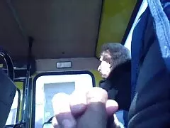 MILF e sua figlia succhiano e xnxxnonna scopano come se fosse il loro lavoro