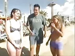 Hot milf impegna la sua nonne maiali figa e si fa scopare