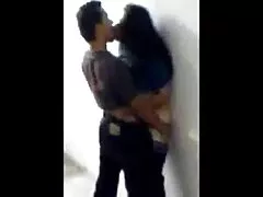 La MILF arrapata Dana nonne lesbiche porche Vespoli flirta con il figliastro adolescente