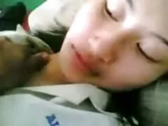 La pornostar teenager Natasha White prende un grosso cazzo e riceve una sborrata in nonneporno faccia